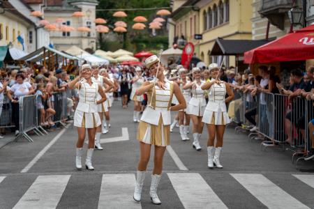 Povorka ob dnevih narodnih noš in oblačilne dedščine (16)